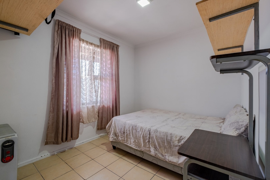 5 Bedroom Property for Sale in Lentegeur Western Cape